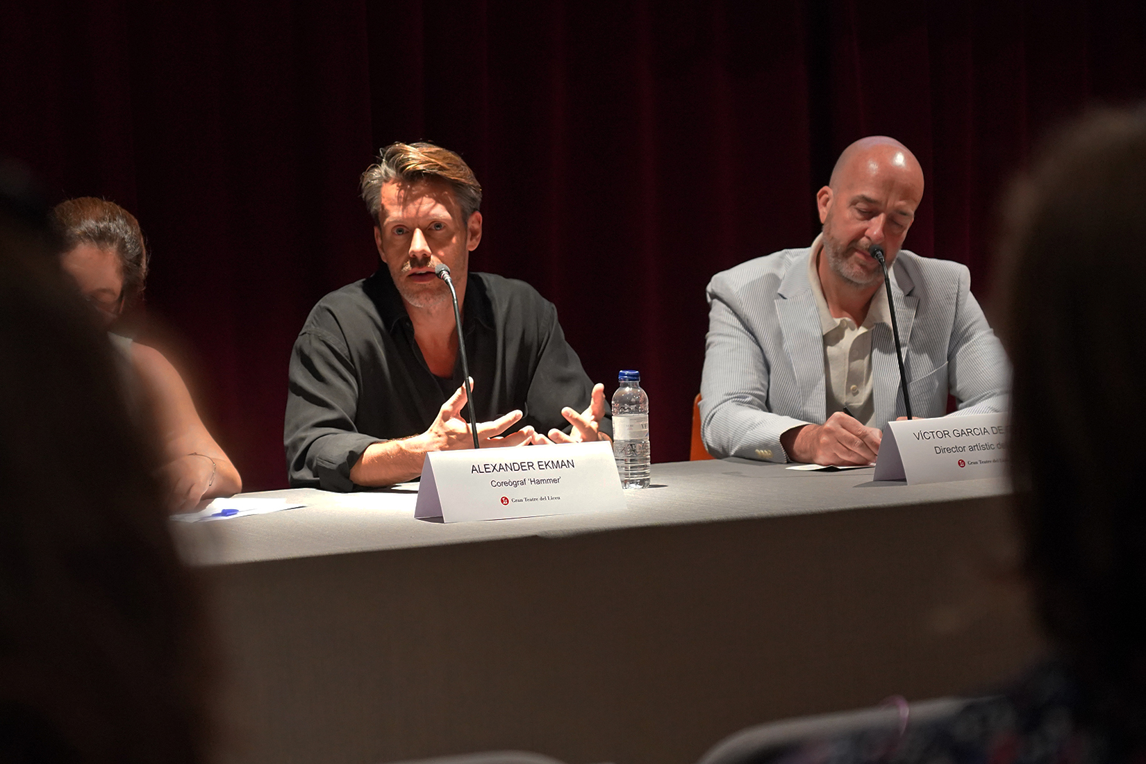 Alexander Ekman, coreògraf de 'Hammer' i Víctor García de Gomar, director artístic del Liceu