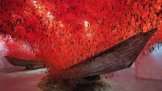 The Key in the Hand, 2015 Installation: old keys, wooden boats, red wool Japan Pavilion at 56th Venice Biennale, Venice, Italy Photo by Sunhi Mang © VEGAP, Madrid, 2020 and the artist 