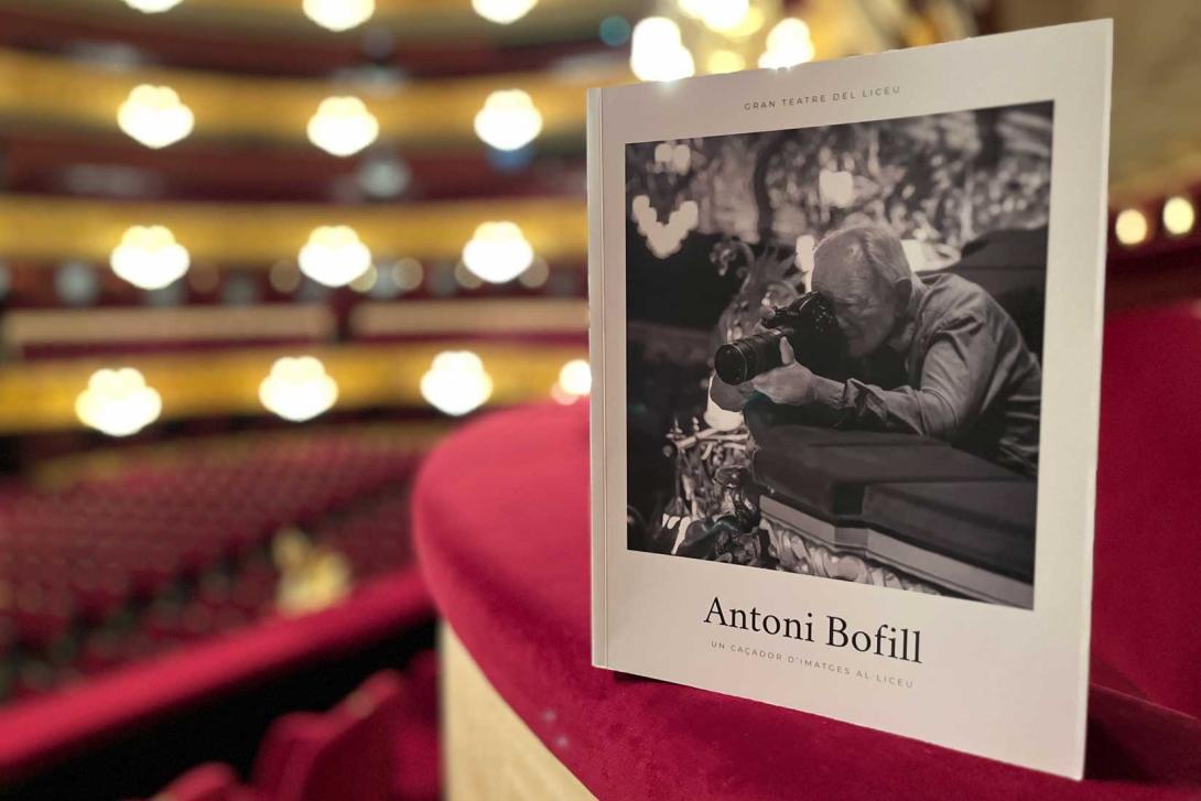Llibre 'Antoni Bofill. Un caçador d'imatges al Liceu'.