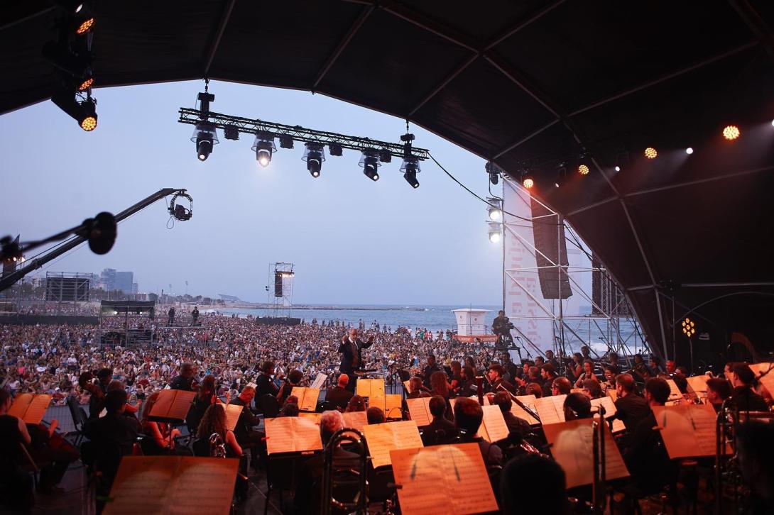 Concert de l'Orquestra del Liceu a la platja del Bogatell (© Paco Amate)